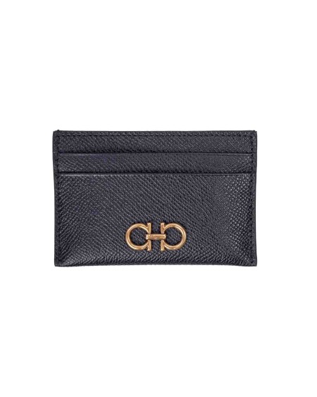 Shop SALVATORE FERRAGAMO  Portacarte: Salvatore Ferragamo porta carte di credito Gancini.
Realizzato in vitello martellato, decorato da un ornamento Gancini in finitura antique gold sul davanti.
Dimensione: altezza 7.0 CM profondità 10.5 CM,
Composizione: 100% Pelle di vitello martellato.
Fabbricato in Italia.. 220007 742164-001